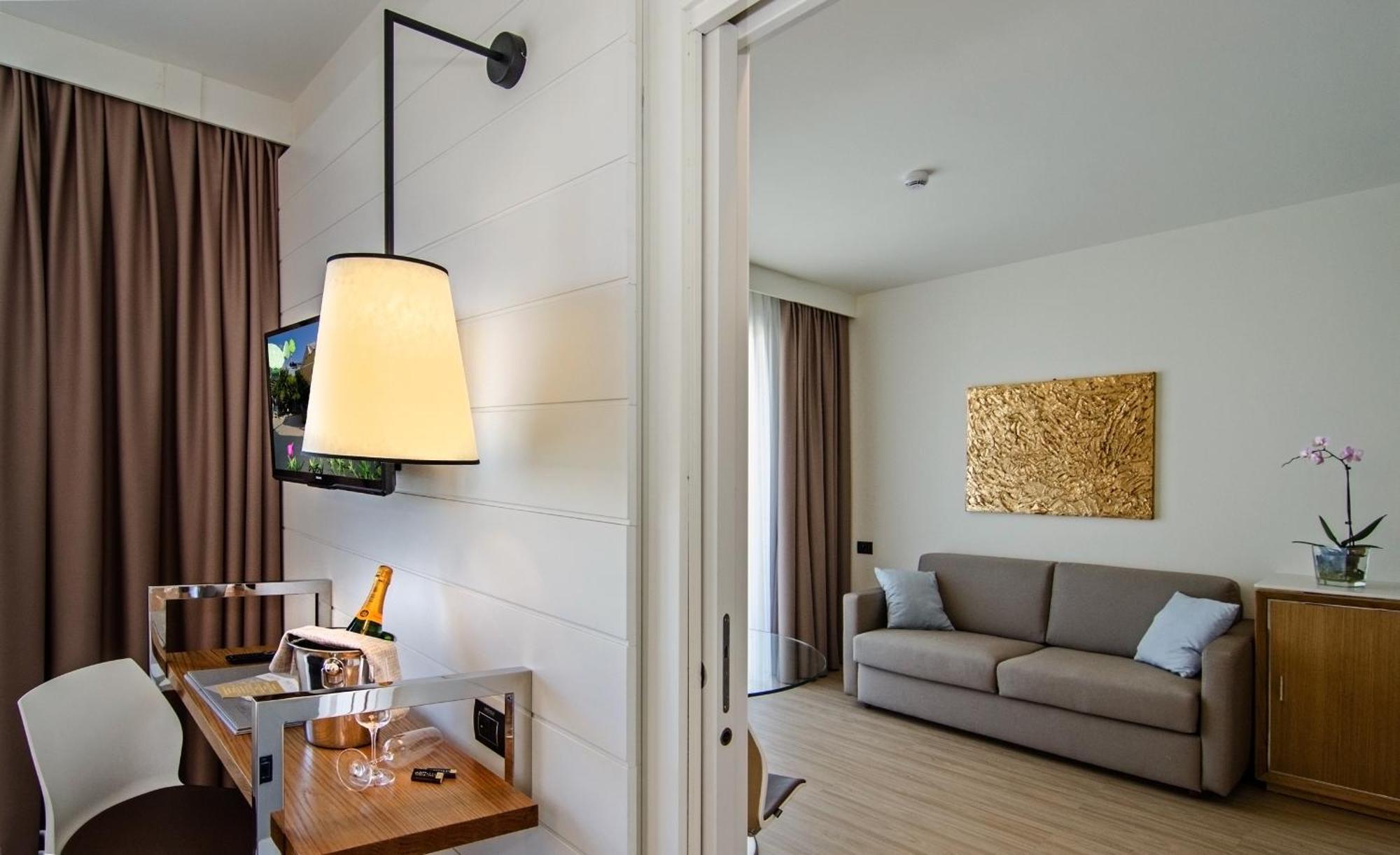 Suite with Balcony,71731817:JPEG